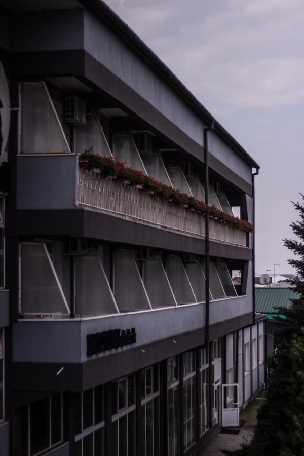 Black Lord Hotel Târgu-Mureş Extérieur photo